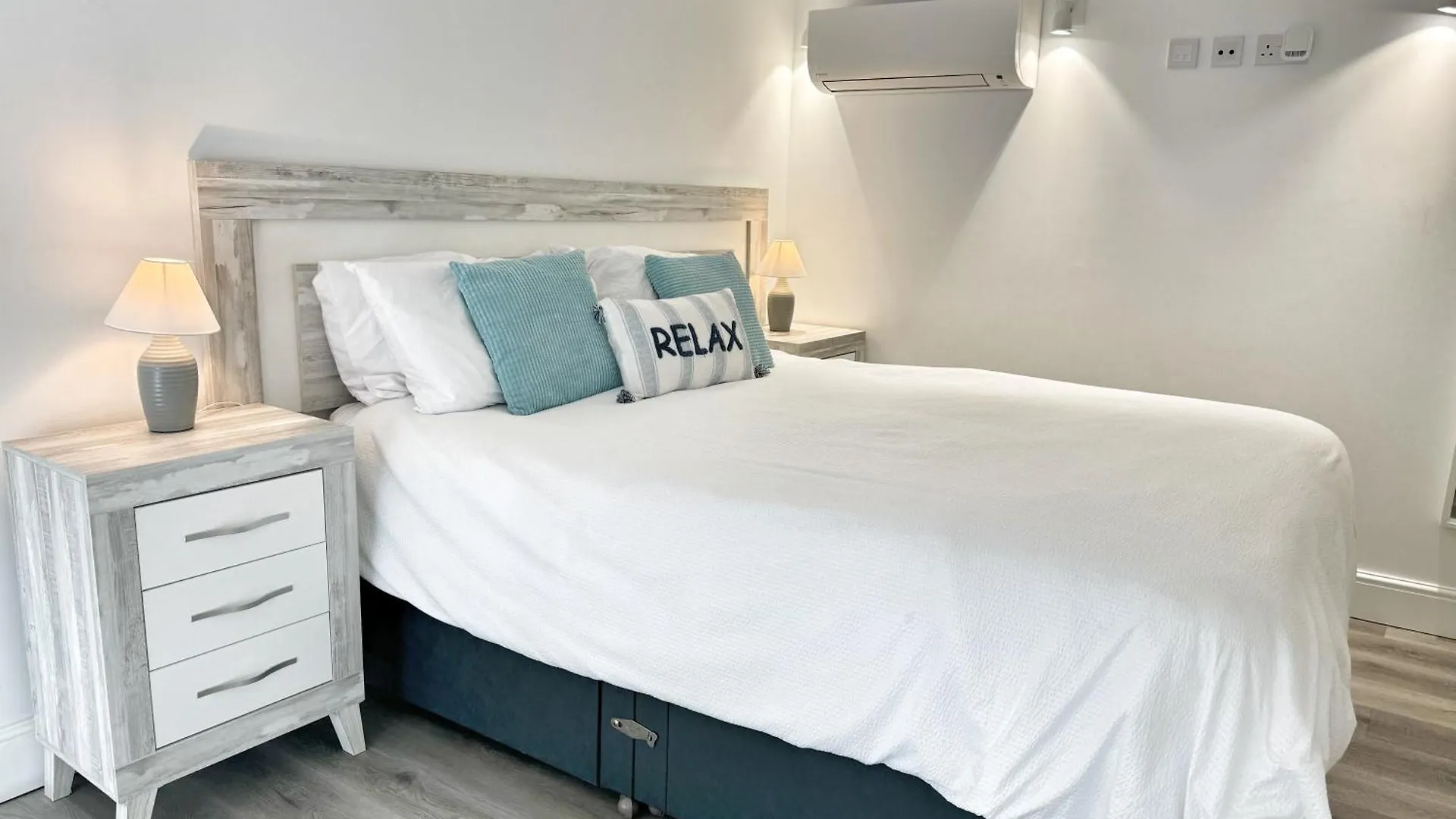 Luxury Catalan Bay Beach House - Sea + Rock Views Gibraltar Apartment