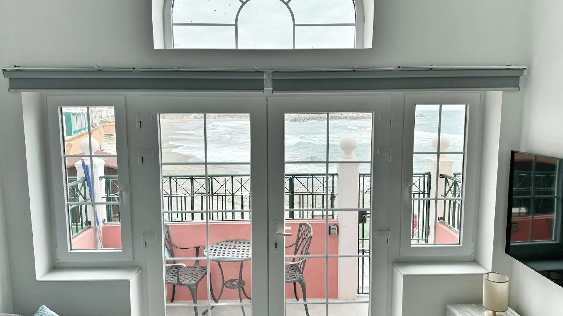 Luxury Catalan Bay Beach House - Sea + Rock Views Gibraltar Apartment